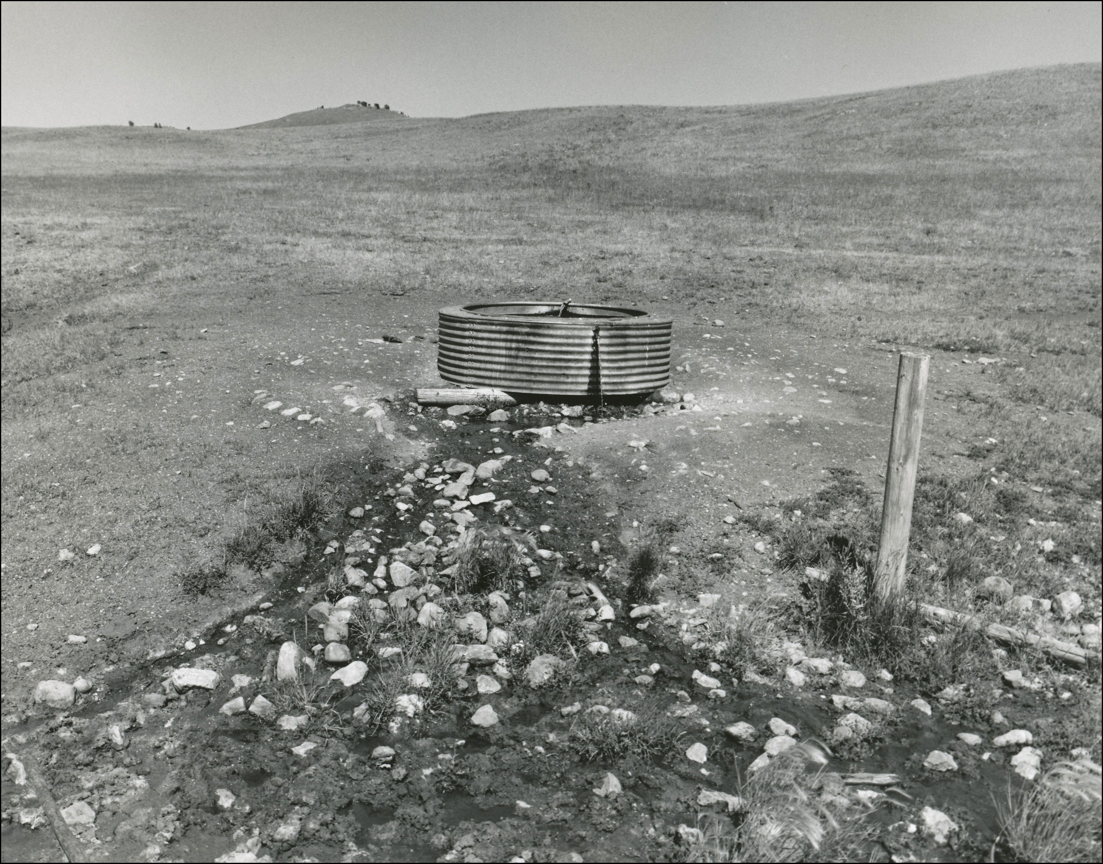 Round stock tank with crack and water leaking through